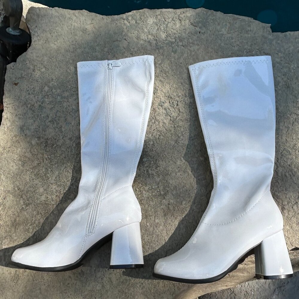 Ellie White Heeled Boots - Picture 3 of 14